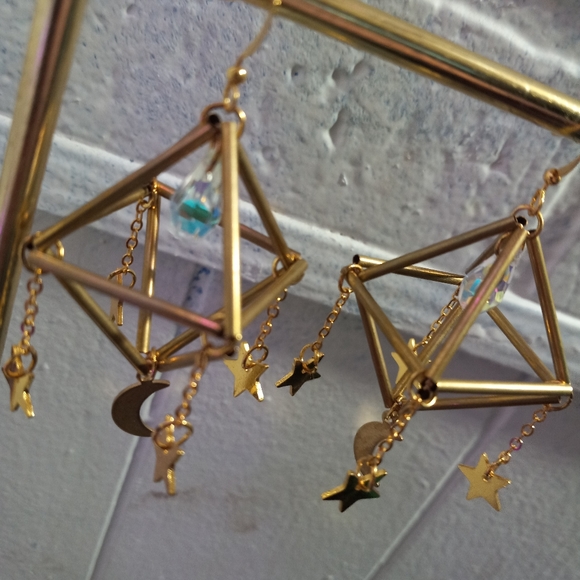 Goldtone geometric earings - Picture 7 of 8